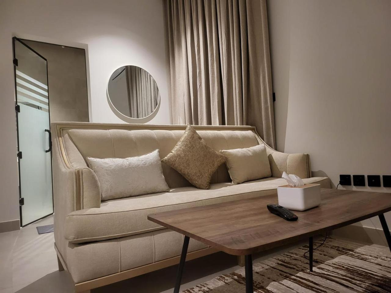 Apartment بغرفتي نوم وصالة ودورتين مياه بالعارض قرب المطار بتسجيل وصول ذاتيtwo-bedroom With Living And Two Bathrooms In Al-aridh Near The Airport With Self-check-in